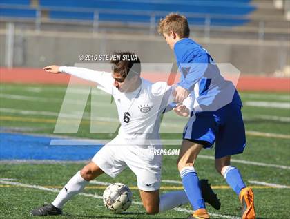 Thumbnail 3 in San Diego vs. Westview (25th Annual San Diego Holiday Tournament) photogallery.