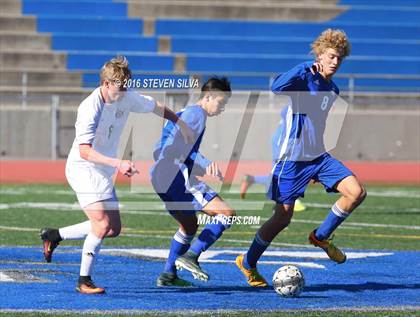 Thumbnail 1 in San Diego vs. Westview (25th Annual San Diego Holiday Tournament) photogallery.