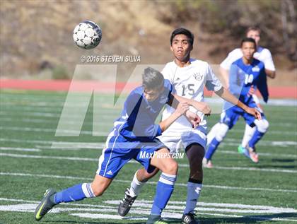 Thumbnail 2 in San Diego vs. Westview (25th Annual San Diego Holiday Tournament) photogallery.