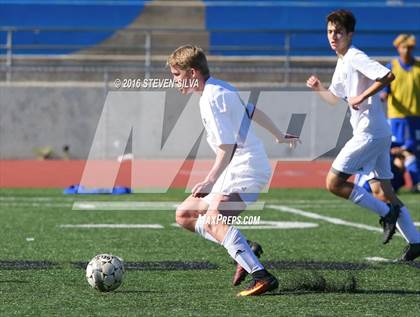 Thumbnail 3 in San Diego vs. Westview (25th Annual San Diego Holiday Tournament) photogallery.
