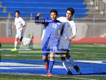 Thumbnail 3 in San Diego vs. Westview (25th Annual San Diego Holiday Tournament) photogallery.