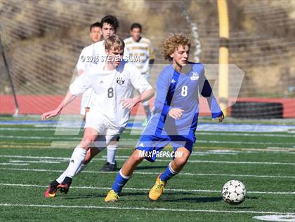 Thumbnail 2 in San Diego vs. Westview (25th Annual San Diego Holiday Tournament) photogallery.