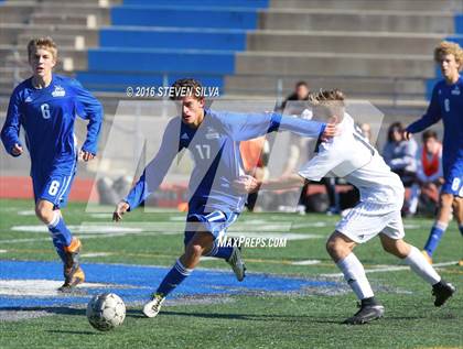 Thumbnail 3 in San Diego vs. Westview (25th Annual San Diego Holiday Tournament) photogallery.