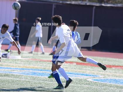 Thumbnail 2 in San Diego vs. Westview (25th Annual San Diego Holiday Tournament) photogallery.