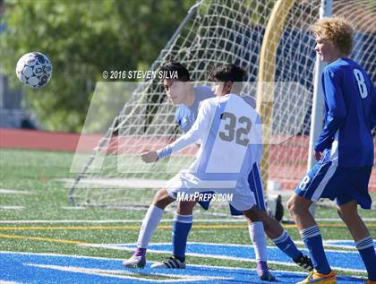 Thumbnail 3 in San Diego vs. Westview (25th Annual San Diego Holiday Tournament) photogallery.