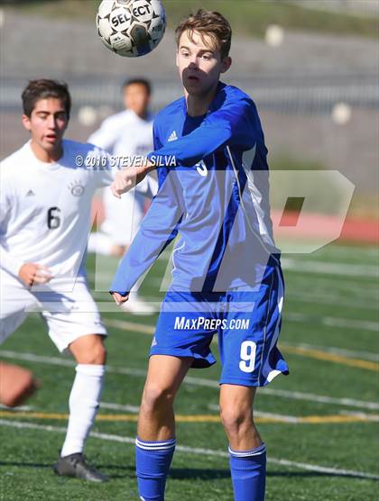 Thumbnail 2 in San Diego vs. Westview (25th Annual San Diego Holiday Tournament) photogallery.