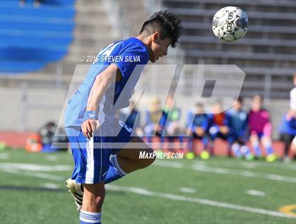 Thumbnail 3 in San Diego vs. Westview (25th Annual San Diego Holiday Tournament) photogallery.