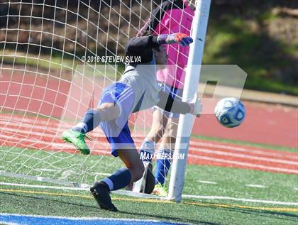 Thumbnail 1 in San Diego vs. Westview (25th Annual San Diego Holiday Tournament) photogallery.