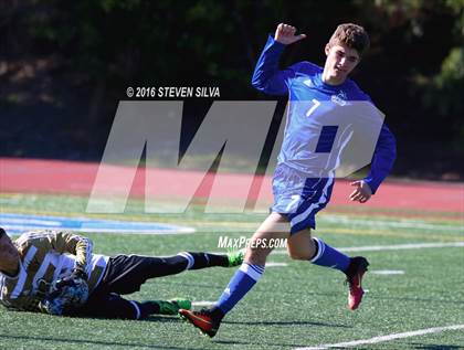 Thumbnail 3 in San Diego vs. Westview (25th Annual San Diego Holiday Tournament) photogallery.