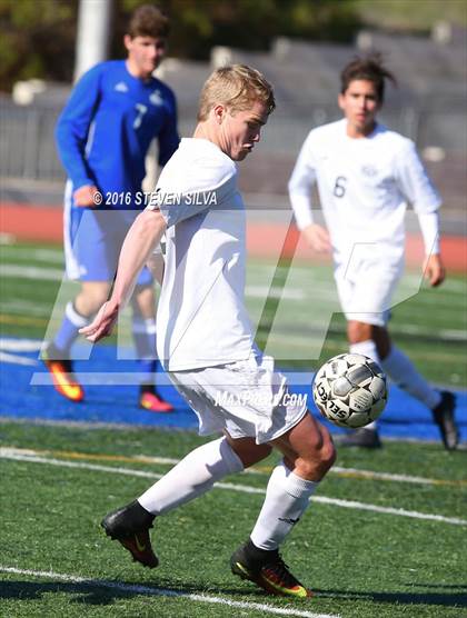 Thumbnail 3 in San Diego vs. Westview (25th Annual San Diego Holiday Tournament) photogallery.