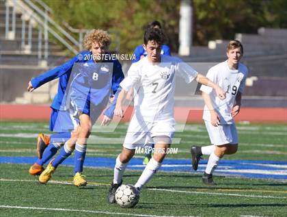 Thumbnail 2 in San Diego vs. Westview (25th Annual San Diego Holiday Tournament) photogallery.