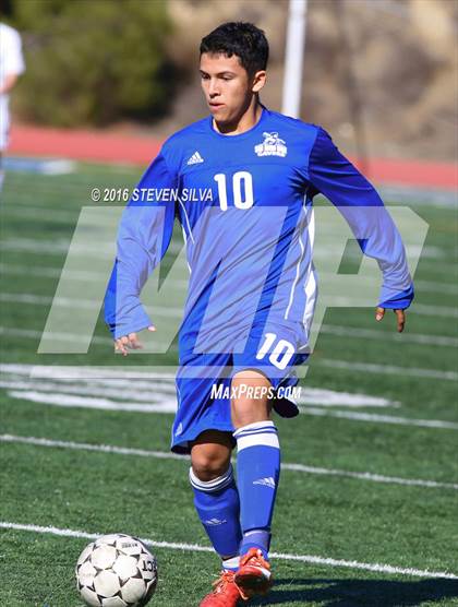 Thumbnail 1 in San Diego vs. Westview (25th Annual San Diego Holiday Tournament) photogallery.