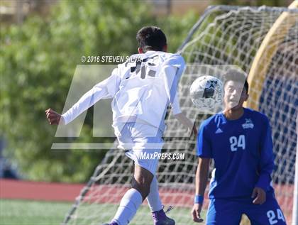 Thumbnail 2 in San Diego vs. Westview (25th Annual San Diego Holiday Tournament) photogallery.