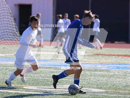 Thumbnail 2 in San Diego vs. Westview (25th Annual San Diego Holiday Tournament) photogallery.