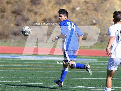 Thumbnail 1 in San Diego vs. Westview (25th Annual San Diego Holiday Tournament) photogallery.