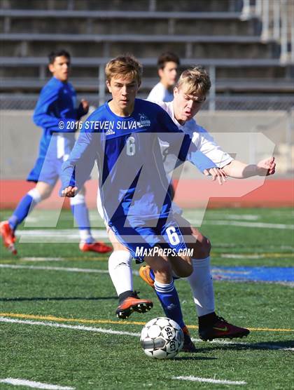 Thumbnail 3 in San Diego vs. Westview (25th Annual San Diego Holiday Tournament) photogallery.