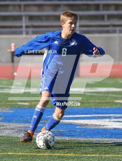 Thumbnail 3 in San Diego vs. Westview (25th Annual San Diego Holiday Tournament) photogallery.