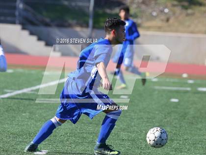 Thumbnail 1 in San Diego vs. Westview (25th Annual San Diego Holiday Tournament) photogallery.