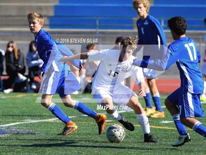 Thumbnail 1 in San Diego vs. Westview (25th Annual San Diego Holiday Tournament) photogallery.