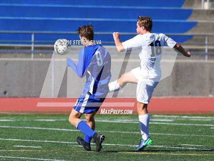 Thumbnail 2 in San Diego vs. Westview (25th Annual San Diego Holiday Tournament) photogallery.