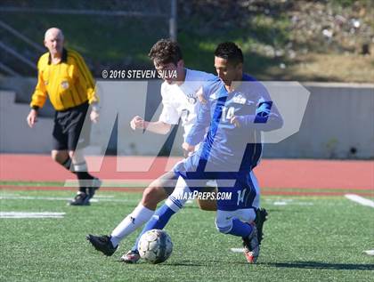 Thumbnail 2 in San Diego vs. Westview (25th Annual San Diego Holiday Tournament) photogallery.