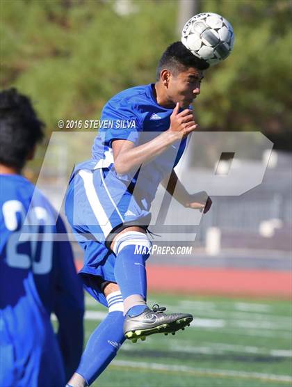 Thumbnail 3 in San Diego vs. Westview (25th Annual San Diego Holiday Tournament) photogallery.