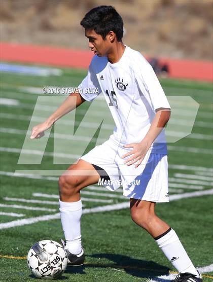 Thumbnail 2 in San Diego vs. Westview (25th Annual San Diego Holiday Tournament) photogallery.