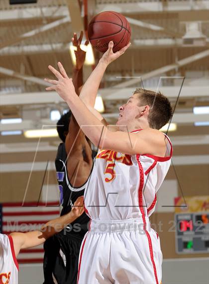 Thumbnail 1 in Vista del Lago vs. Palm Desert (MaxPreps Holiday Classic) photogallery.