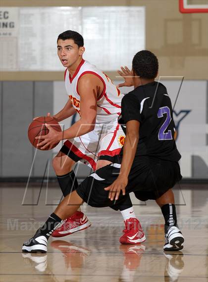 Thumbnail 2 in Vista del Lago vs. Palm Desert (MaxPreps Holiday Classic) photogallery.