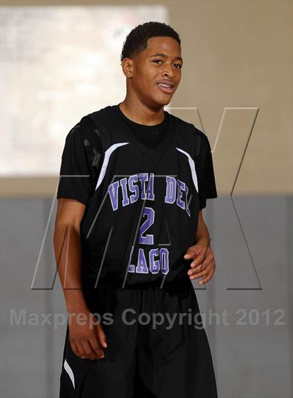 Thumbnail 3 in Vista del Lago vs. Palm Desert (MaxPreps Holiday Classic) photogallery.