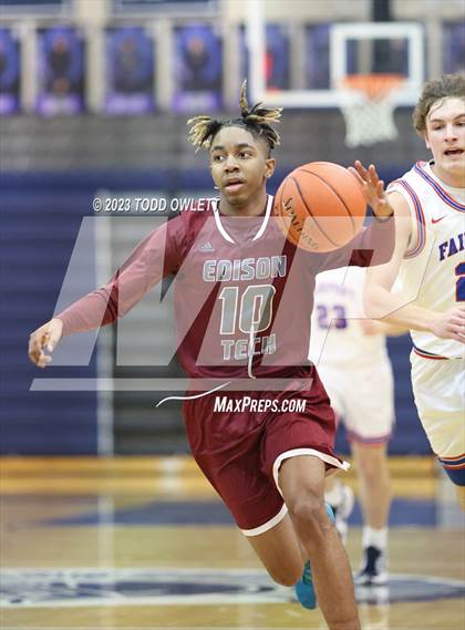 Thumbnail 2 in Fairport vs. Edison Tech (NYSPHSAA AA Section 5 Semifinal) photogallery.