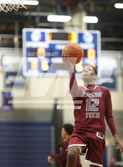 Thumbnail 2 in Fairport vs. Edison Tech (NYSPHSAA AA Section 5 Semifinal) photogallery.