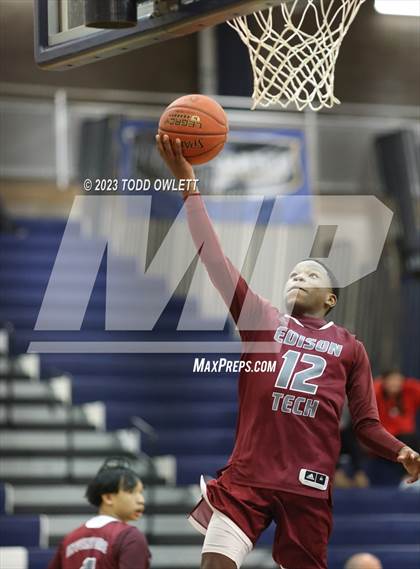 Thumbnail 2 in Fairport vs. Edison Tech (NYSPHSAA AA Section 5 Semifinal) photogallery.