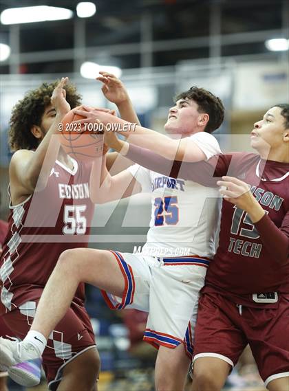 Thumbnail 2 in Fairport vs. Edison Tech (NYSPHSAA AA Section 5 Semifinal) photogallery.