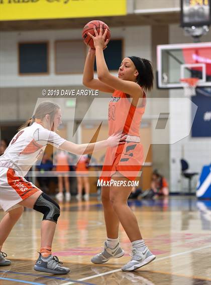 Thumbnail 2 in Skyridge vs. Murray (UHSAAA 5A Quarterfinal) photogallery.