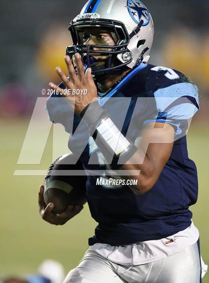 Thumbnail 3 in Lee vs. Jemison photogallery.