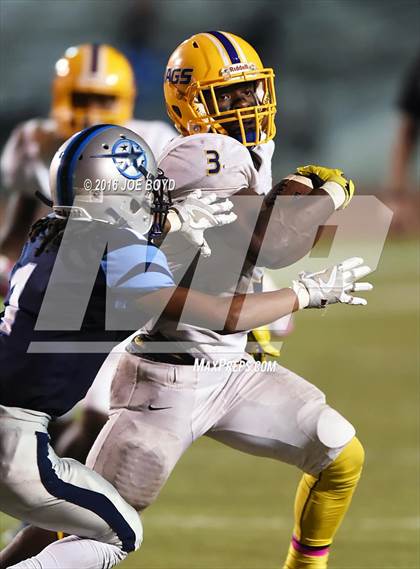 Thumbnail 2 in Lee vs. Jemison photogallery.