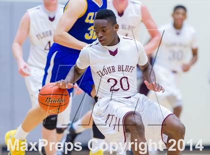 Thumbnail 3 in Flour Bluff vs. Clemens (UIL 4A Regional Semifinals) photogallery.