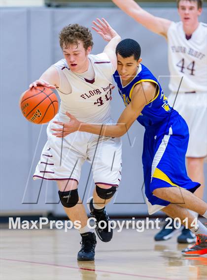 Thumbnail 3 in Flour Bluff vs. Clemens (UIL 4A Regional Semifinals) photogallery.