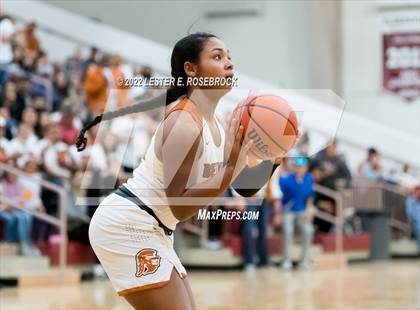Thumbnail 1 in Jones vs. Navarro (UIL 4A Area Playoffs) photogallery.