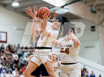 Thumbnail 2 in Jones vs. Navarro (UIL 4A Area Playoffs) photogallery.