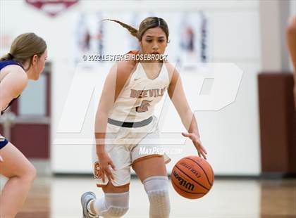 Thumbnail 2 in Jones vs. Navarro (UIL 4A Area Playoffs) photogallery.