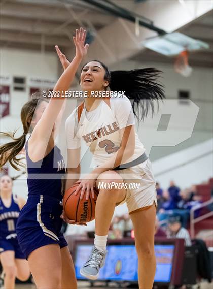 Thumbnail 3 in Jones vs. Navarro (UIL 4A Area Playoffs) photogallery.