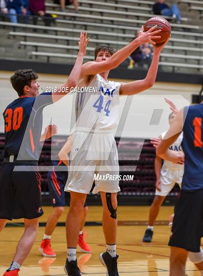 Thumbnail 1 in MacArthur [Douglas] vs Brandeis (NEISD/NISD Basketball Tournament) photogallery.