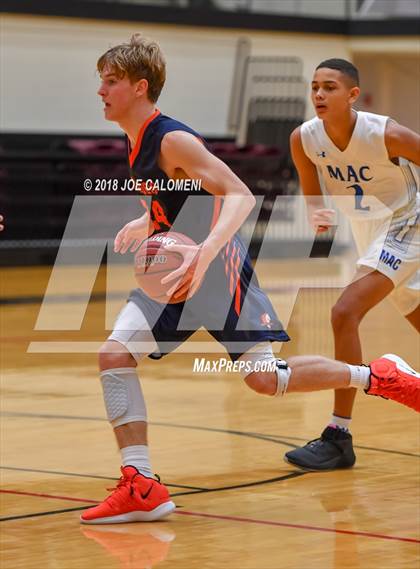 Thumbnail 1 in MacArthur [Douglas] vs Brandeis (NEISD/NISD Basketball Tournament) photogallery.