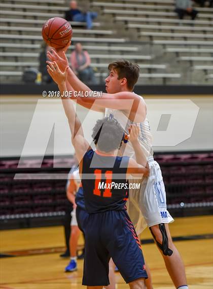 Thumbnail 3 in MacArthur [Douglas] vs Brandeis (NEISD/NISD Basketball Tournament) photogallery.