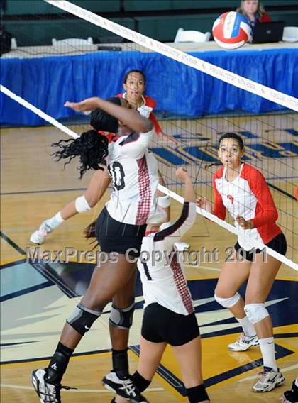Thumbnail 3 in Albany vs. Cathedral Catholic (CIF State D3 Final) photogallery.