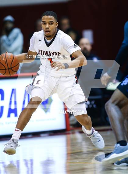 Thumbnail 2 in Etiwanda vs Desert Pines (SoCal Vegas Showdown) photogallery.