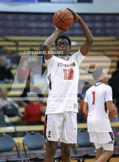 Thumbnail 2 in Etiwanda vs Desert Pines (SoCal Vegas Showdown) photogallery.