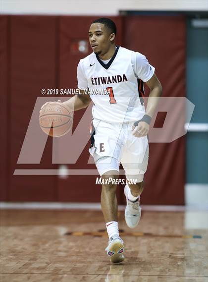 Thumbnail 1 in Etiwanda vs Desert Pines (SoCal Vegas Showdown) photogallery.